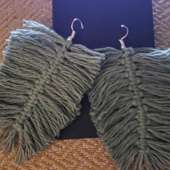 Leaf earrings - Picture 1 of 1